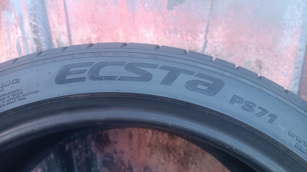 225/40/18 Kumho .