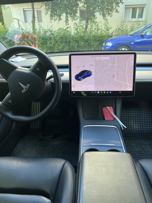TESLA Model 3 2020 — imagine 4