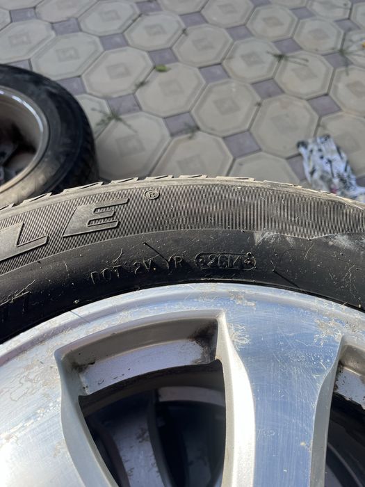 Продам диски с шинами от тойоты