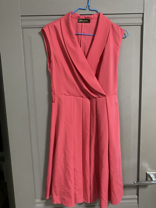 Продам платья все 42 размер