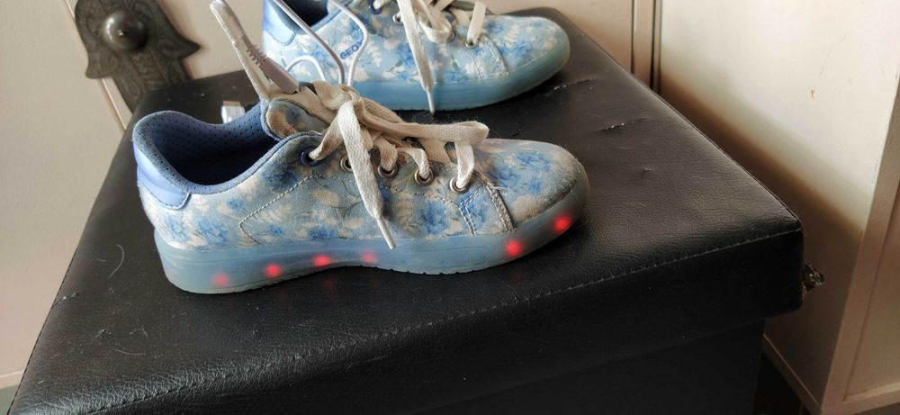 Geox светещи сникърси