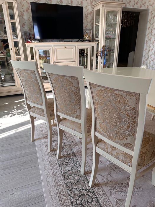 Продаю стол для гостинной