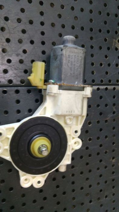 Motoras macara dreapta spate dodge caliber 0130822278 128000681a