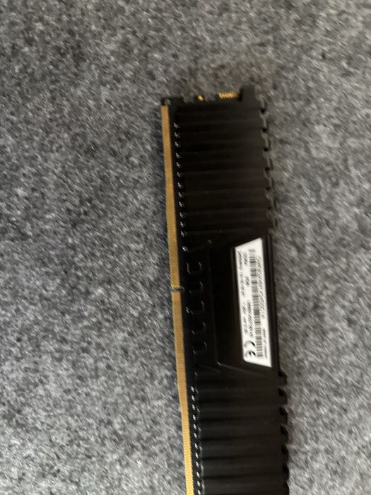 Рам памет Corsair 8gb ddr4 2400mhz