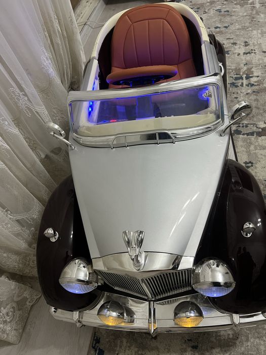 Срочно продам детскую машину Rolls Royce с пультом управления