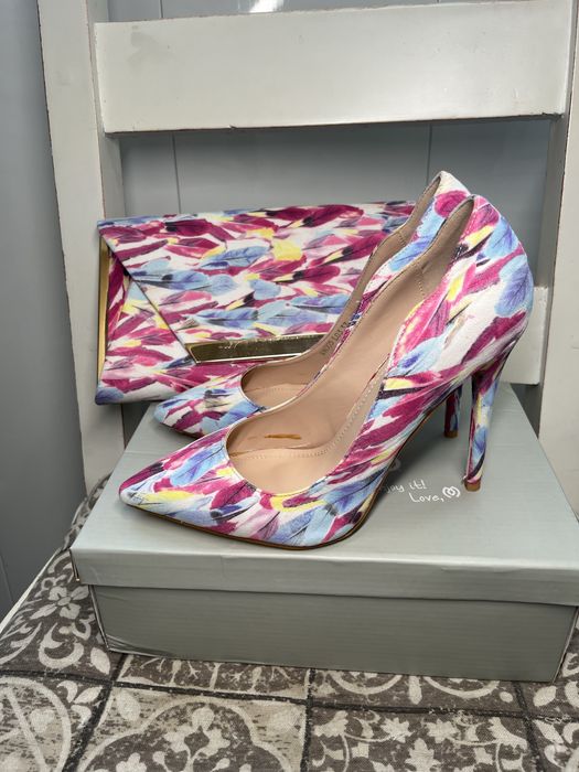 Сет дамска шарена чанта и обувки на ток