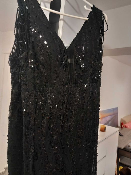 Rochii de seara,noi cu etichetă