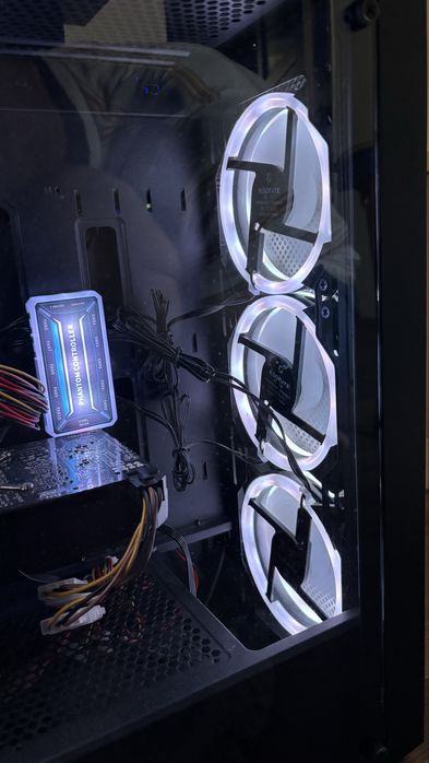Корпус для ПК + 5 кулеров + контроллер с пультом