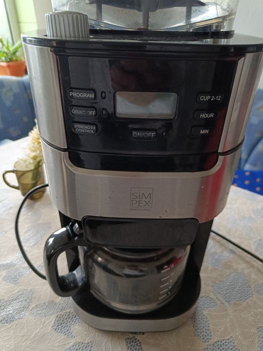 Aparat de cafea cu râșniță