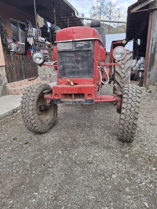 Tractor Renault fabricat în Brașov
