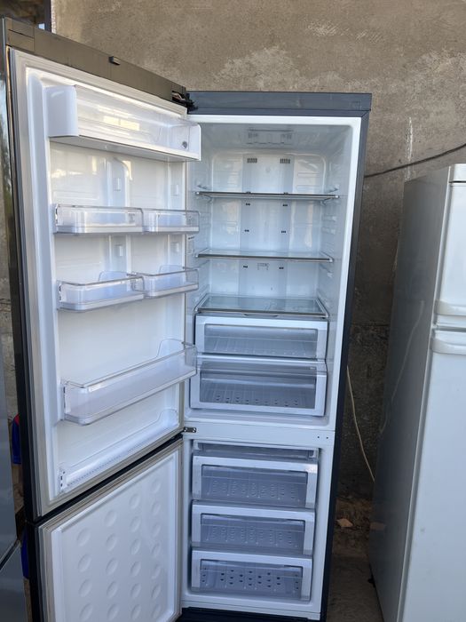 Холодильник ремонт болмаған өте жақсы істеп тұр