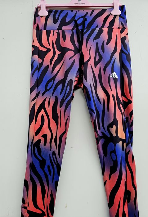 Adidas оригинален дамски клин нов  Л размер