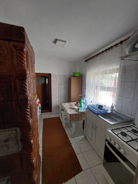 Casa de vanzare ,mobilata, utilata,cu vad stradal excelent!