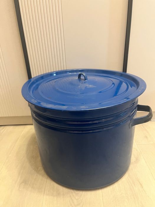 Кастрюля большая синяя около 30-40 литров