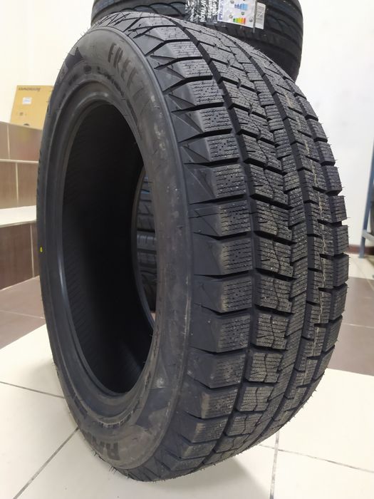Rapid 215/55R17 Freeze S1