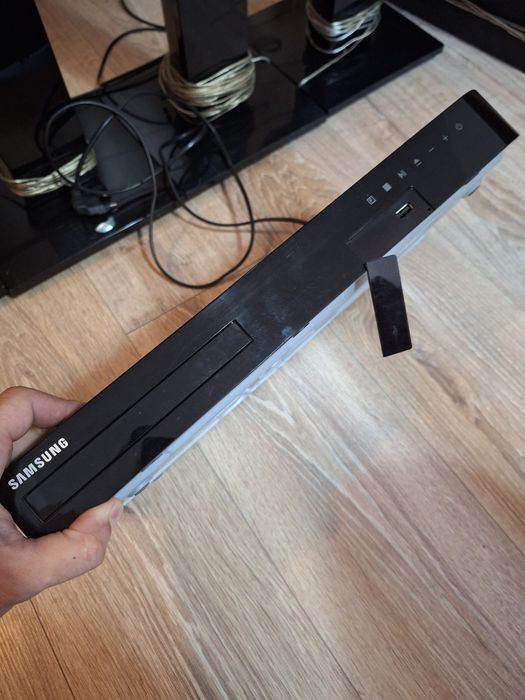 Sistem Home Cinema 5.1 cu Blu-ray Samsung HT-J5150, Negru