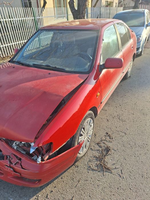 Nissan Primera avariat