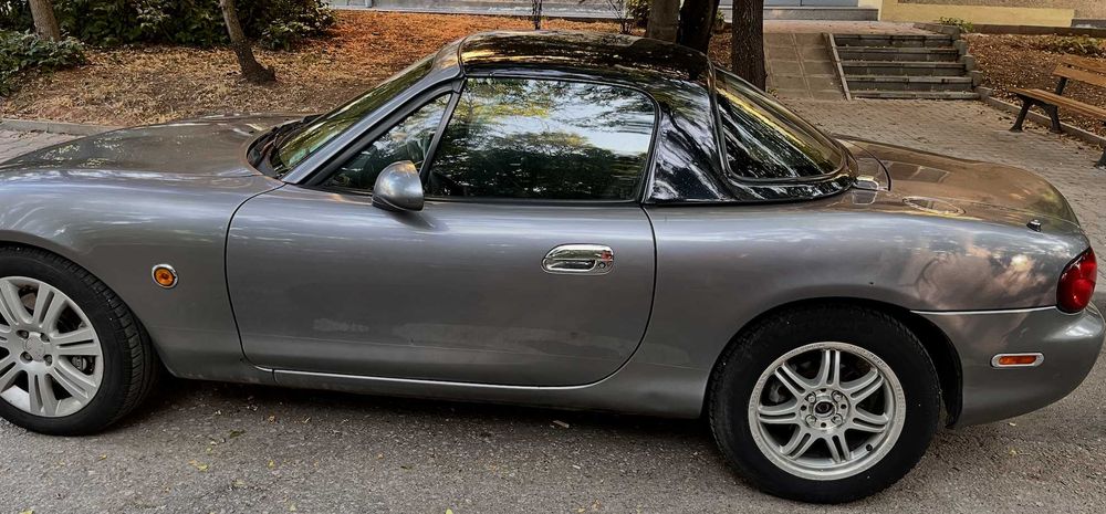Продавам mazda mx-5