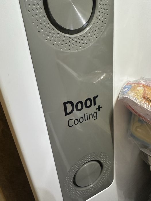 Хладилник LG с горен фризер