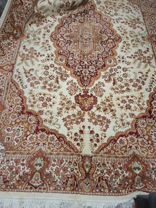Covor Clasic Stil Persan • Medalion Floral • Crem / Grena / Vișiniu