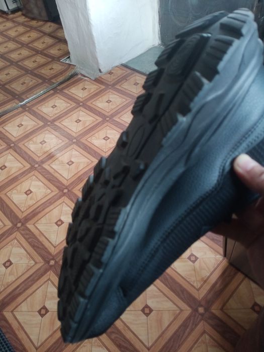 Кроссовки черные