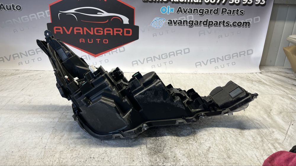 Toyota Corolla E210 десен и ляв фар