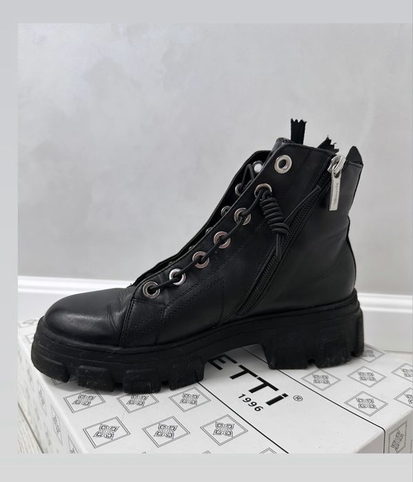 Продам ботинки Tamaris , зима . Размер 36 .