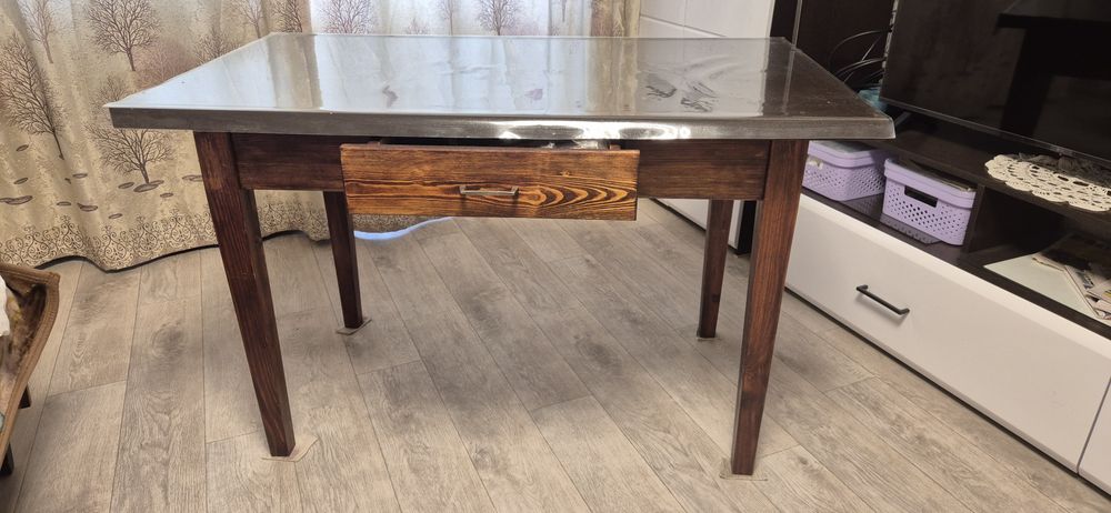 Письменный стол 1200мм×700мм