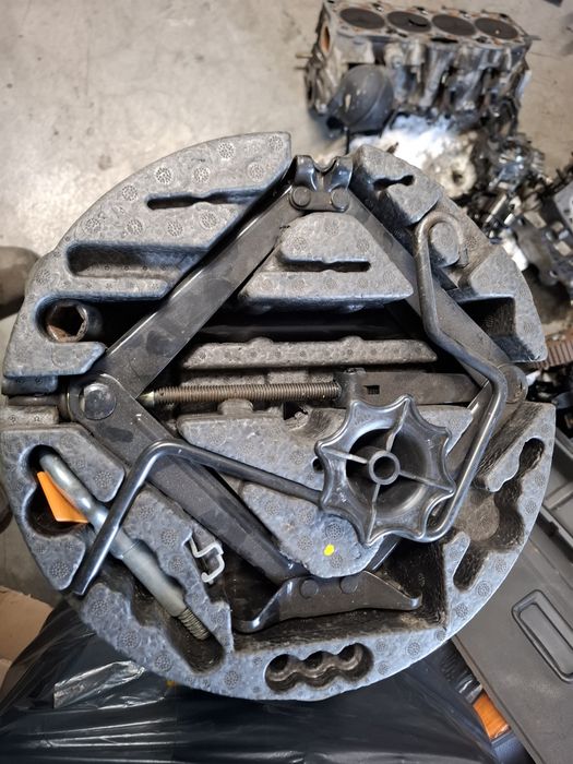 Vand set cric , cheie ,cui tractare