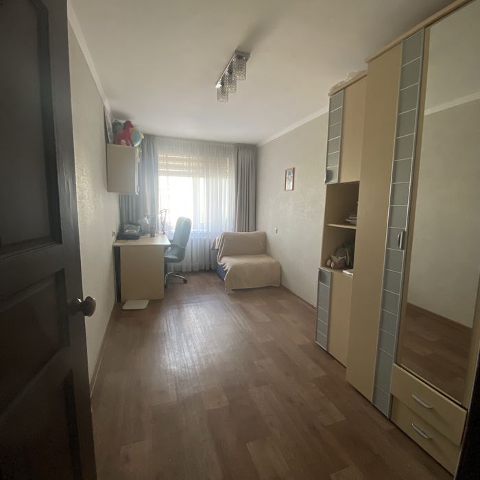 Продам 4 комнатную квартиру