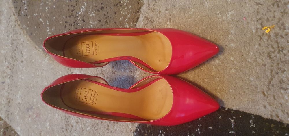 Продаю туфли женские