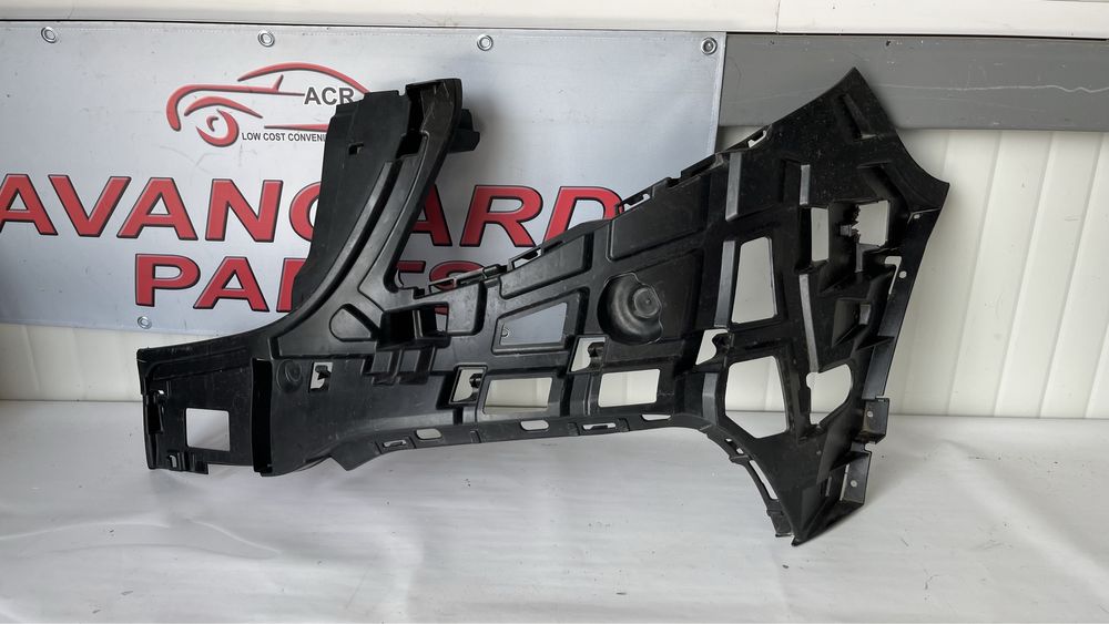 Лява основа за предна броня Mercedes Vito W447