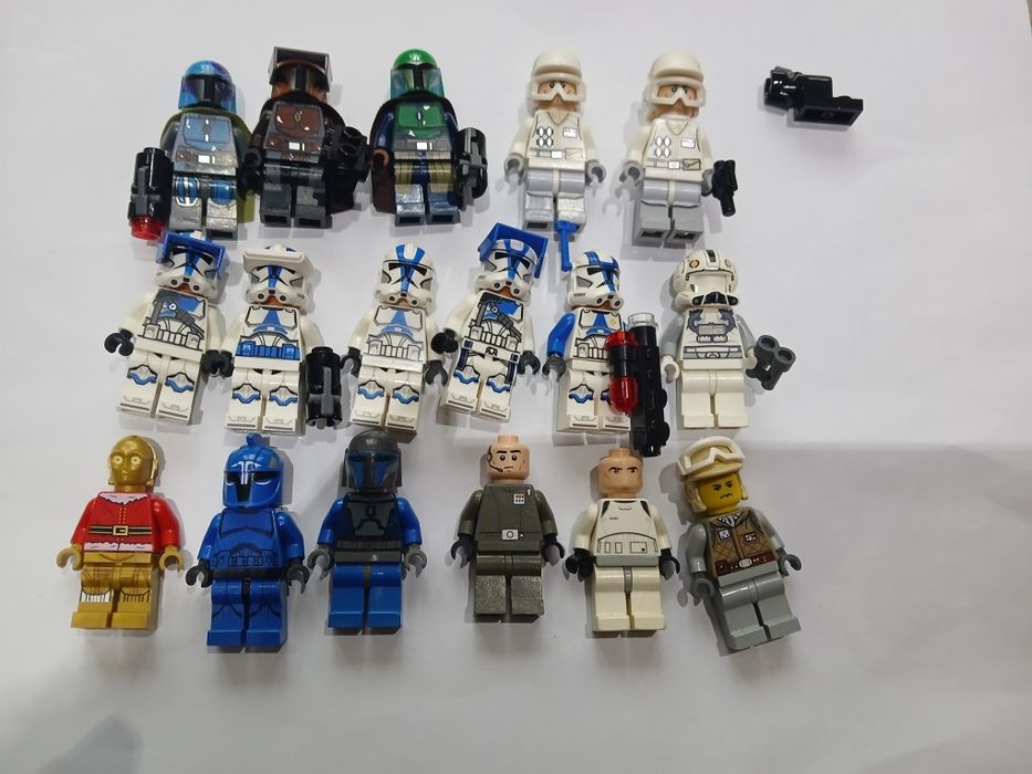 Много оригинални лего фигурки