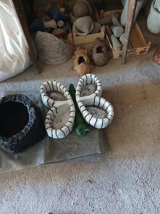 Градинска декорация и саксии