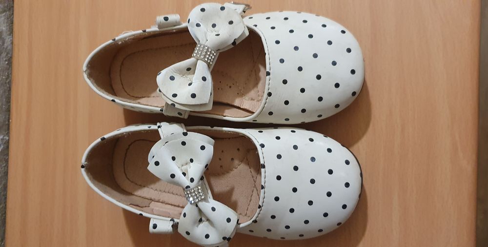 Туфельки на девочку 4-5 лет, пр'-во Турция. В отличном состоянии