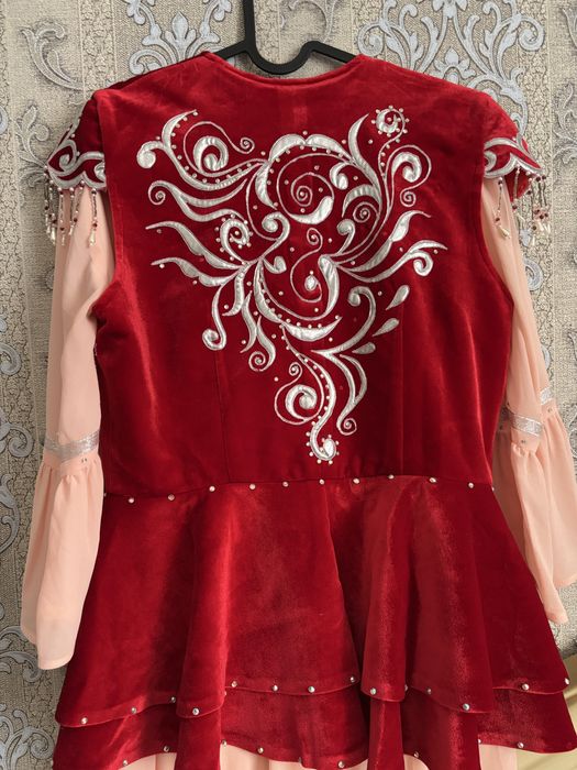 Продаю платья с кажекей