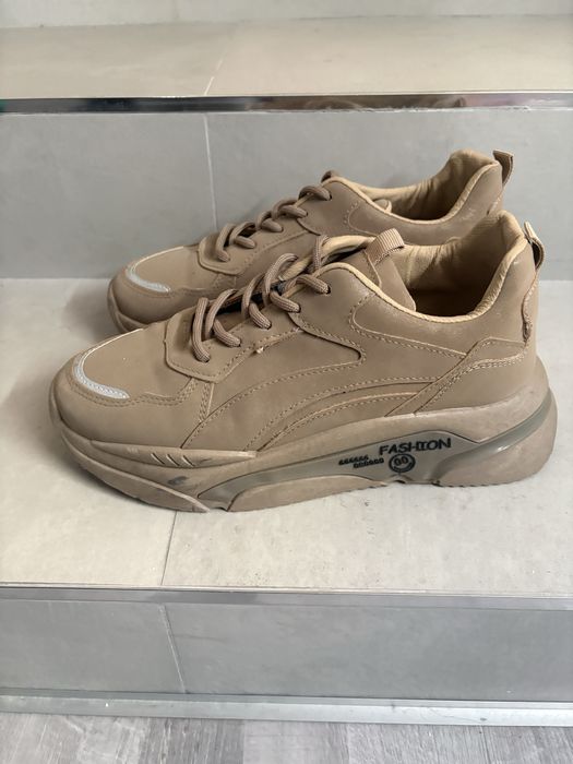 Обувки 40 и 39 като мови , еспадрилите Guess  са нови