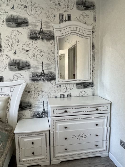 Продам спальный гарнитур