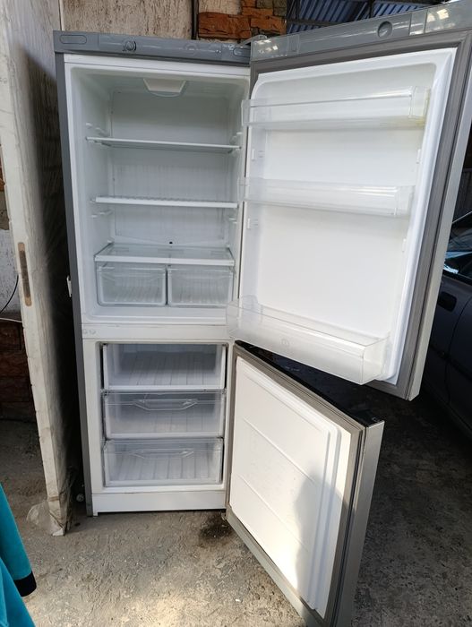Холодильник Indesit