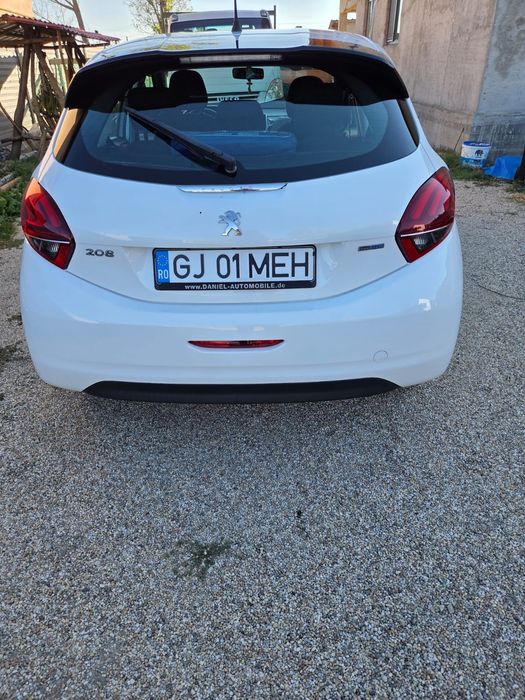 Peugeot 208 blue hdi