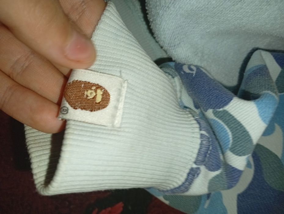 Hanorac bape are fermoar schimbat