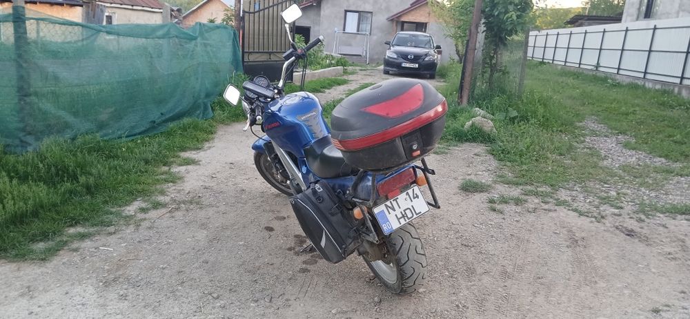 Honda NTV650 revere