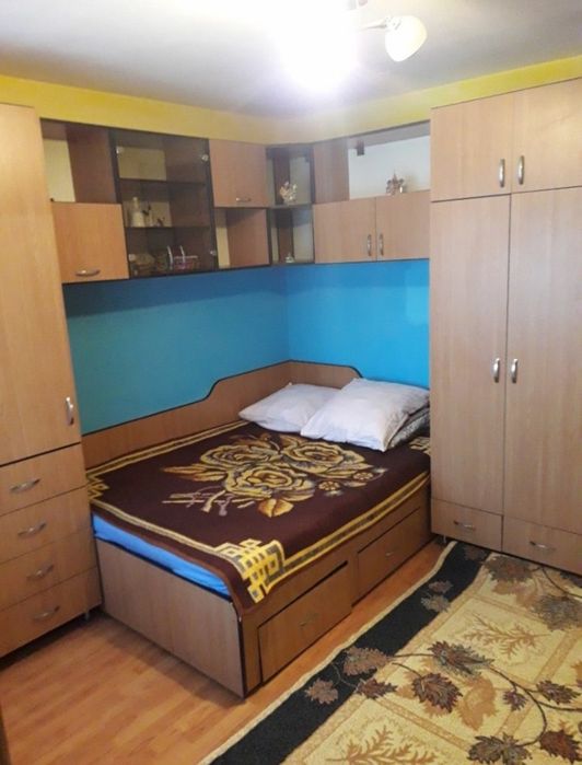 Închiriez garsoniera