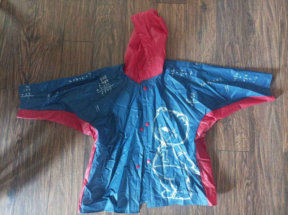 Детски дъждобран,в добро състояние,подходящ за момче или момиче