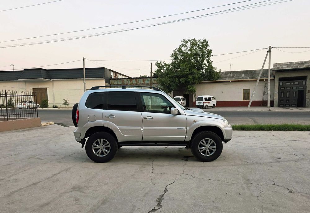 Niva 4x4 Sotiladi