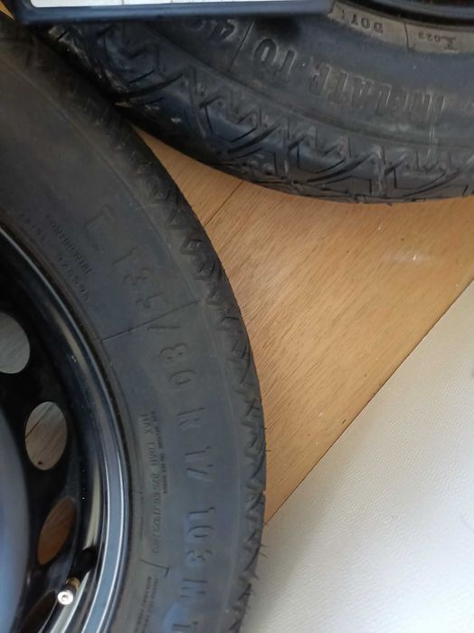 Патерици в комплект с останалите аксесоари за Мерцедес