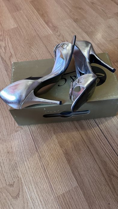 Sandale din piele, brand Guban, accesorizate cu strasuri, marime 37