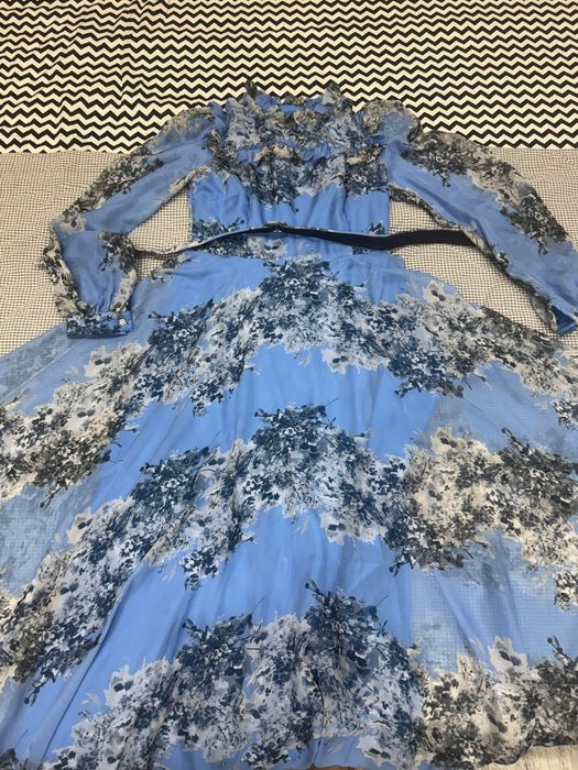 Платье нарядное почти новое