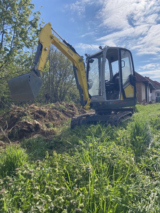 Inchiriez miniexcavator 2,6t. cu sau fara operator