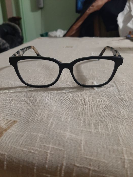 Продавам диоптрични рамки за очила